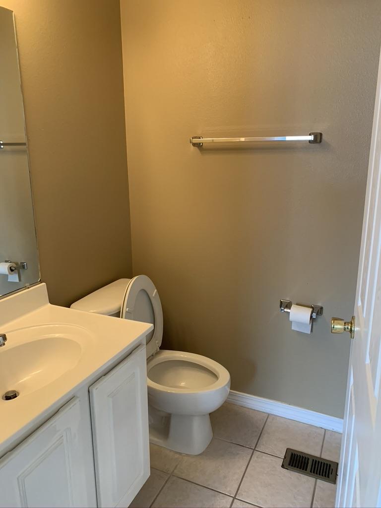 OAK PARK TOWNHOMES - Residential Lease