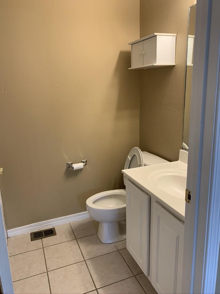 OAK PARK TOWNHOMES - Residential Lease