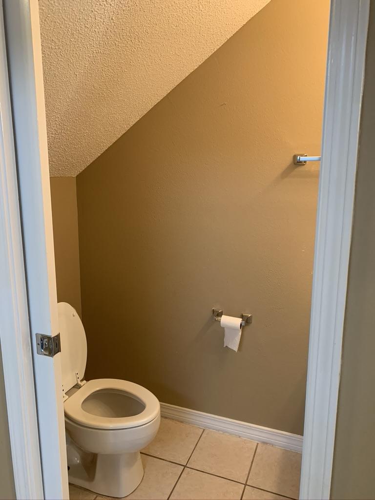 OAK PARK TOWNHOMES - Residential Lease