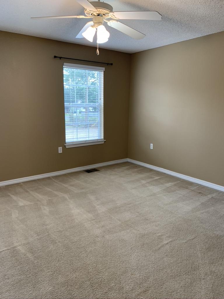 OAK PARK TOWNHOMES - Residential Lease