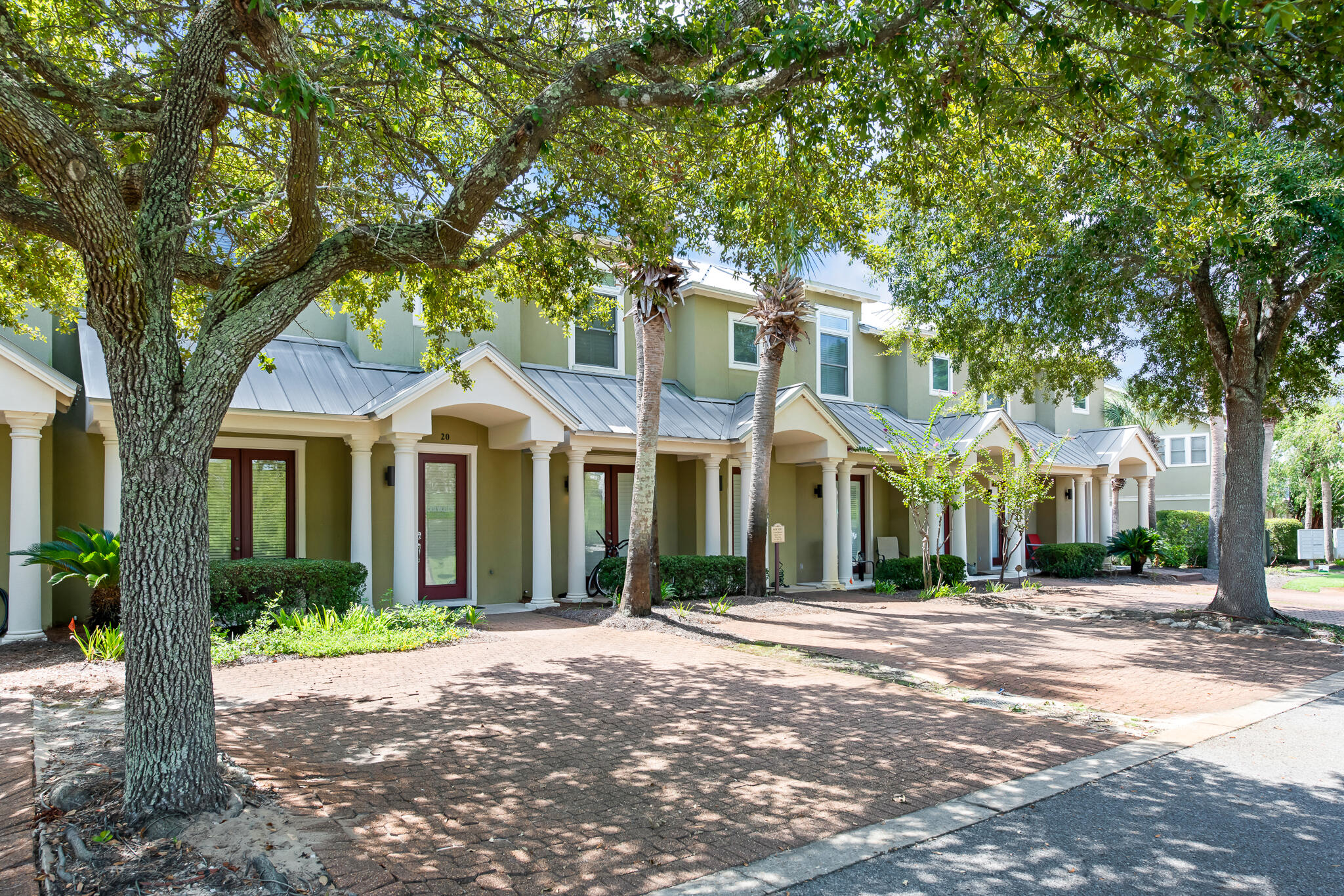 Gulf Place Courtyard - Residential