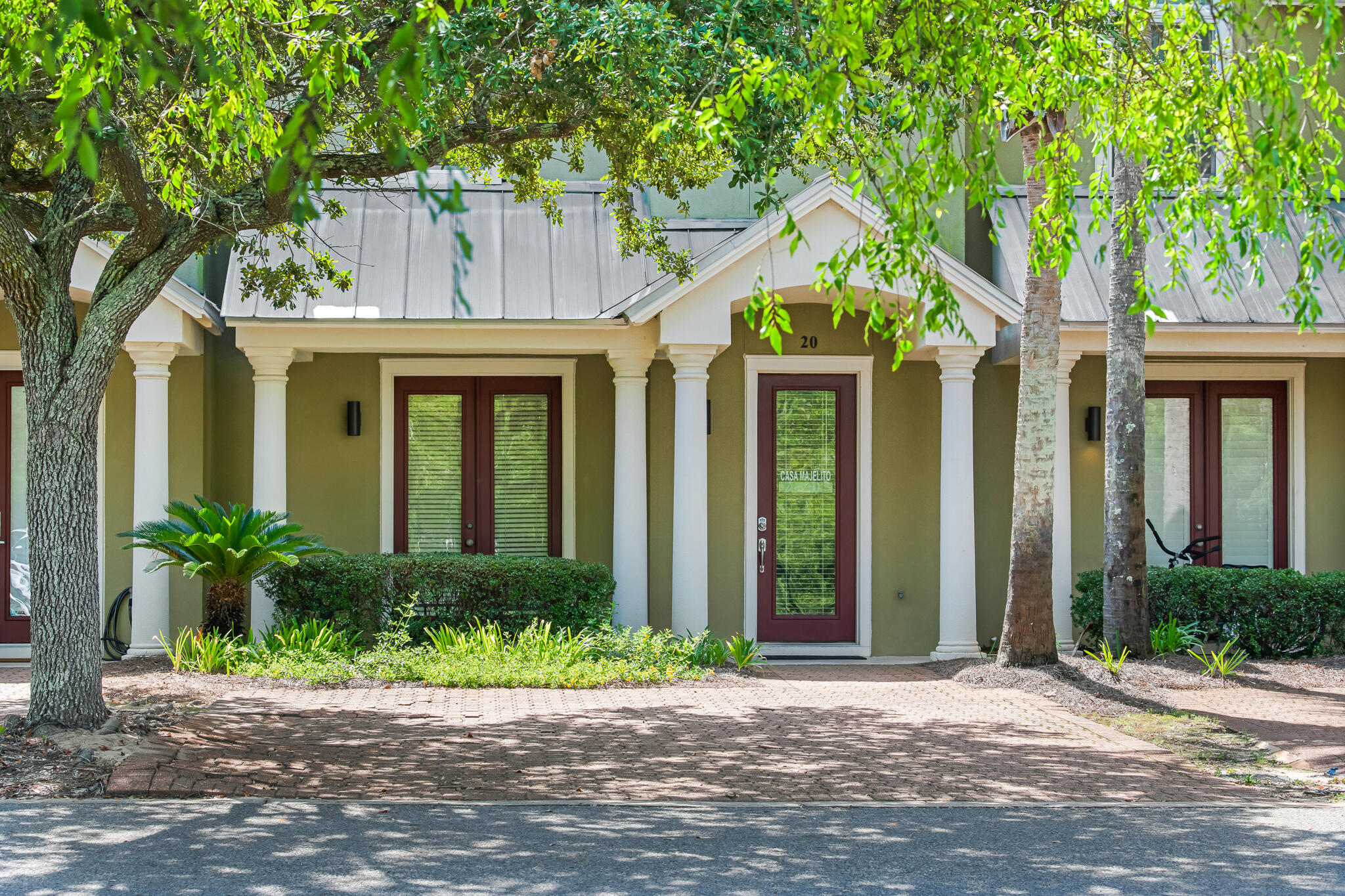 Gulf Place Courtyard - Residential