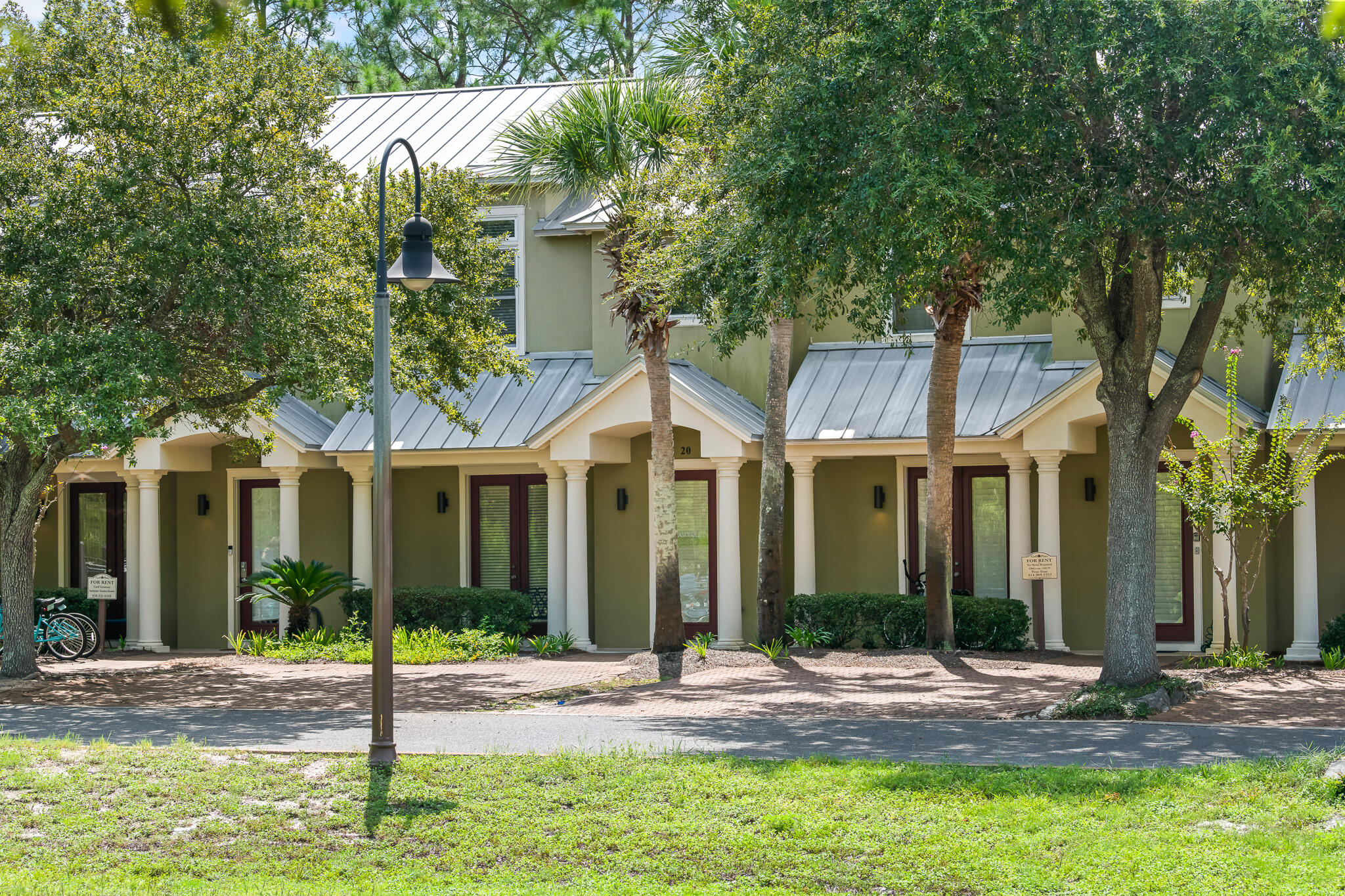 Gulf Place Courtyard - Residential