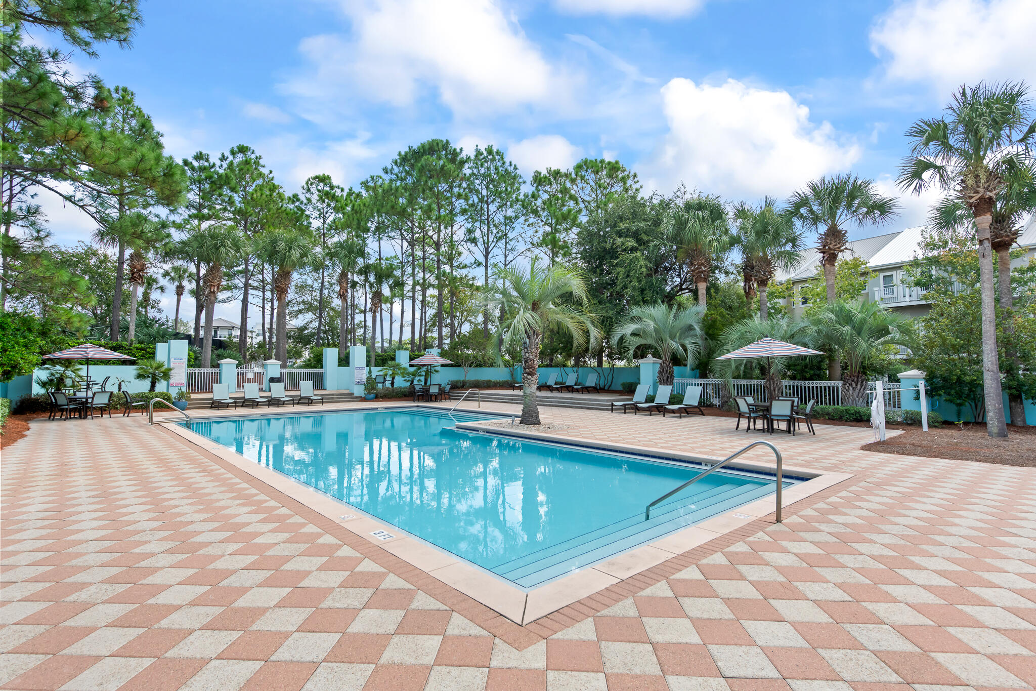 Gulf Place Courtyard - Residential