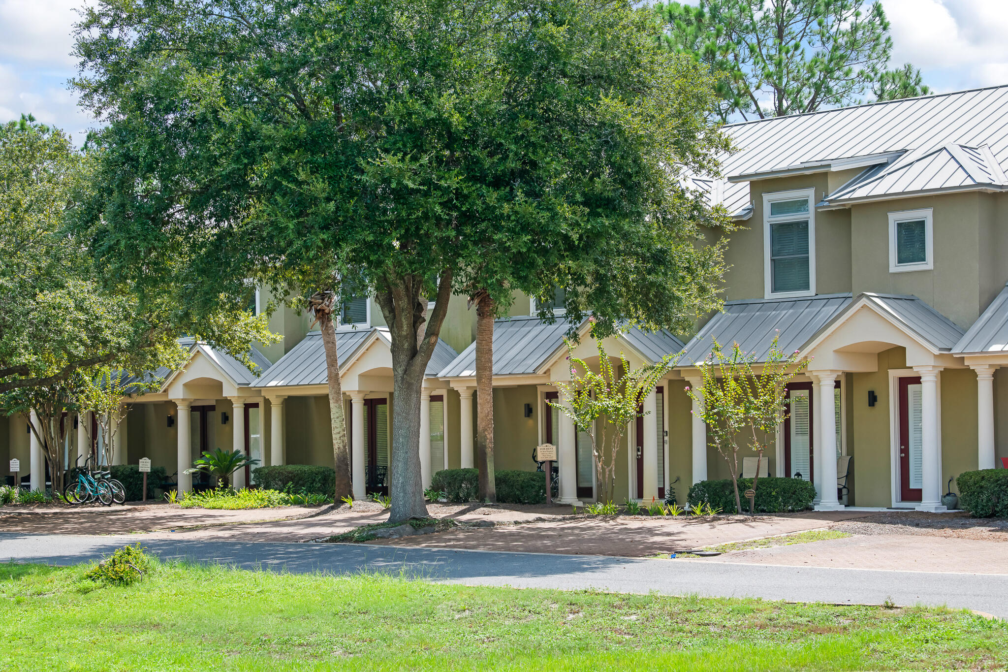 Gulf Place Courtyard - Residential
