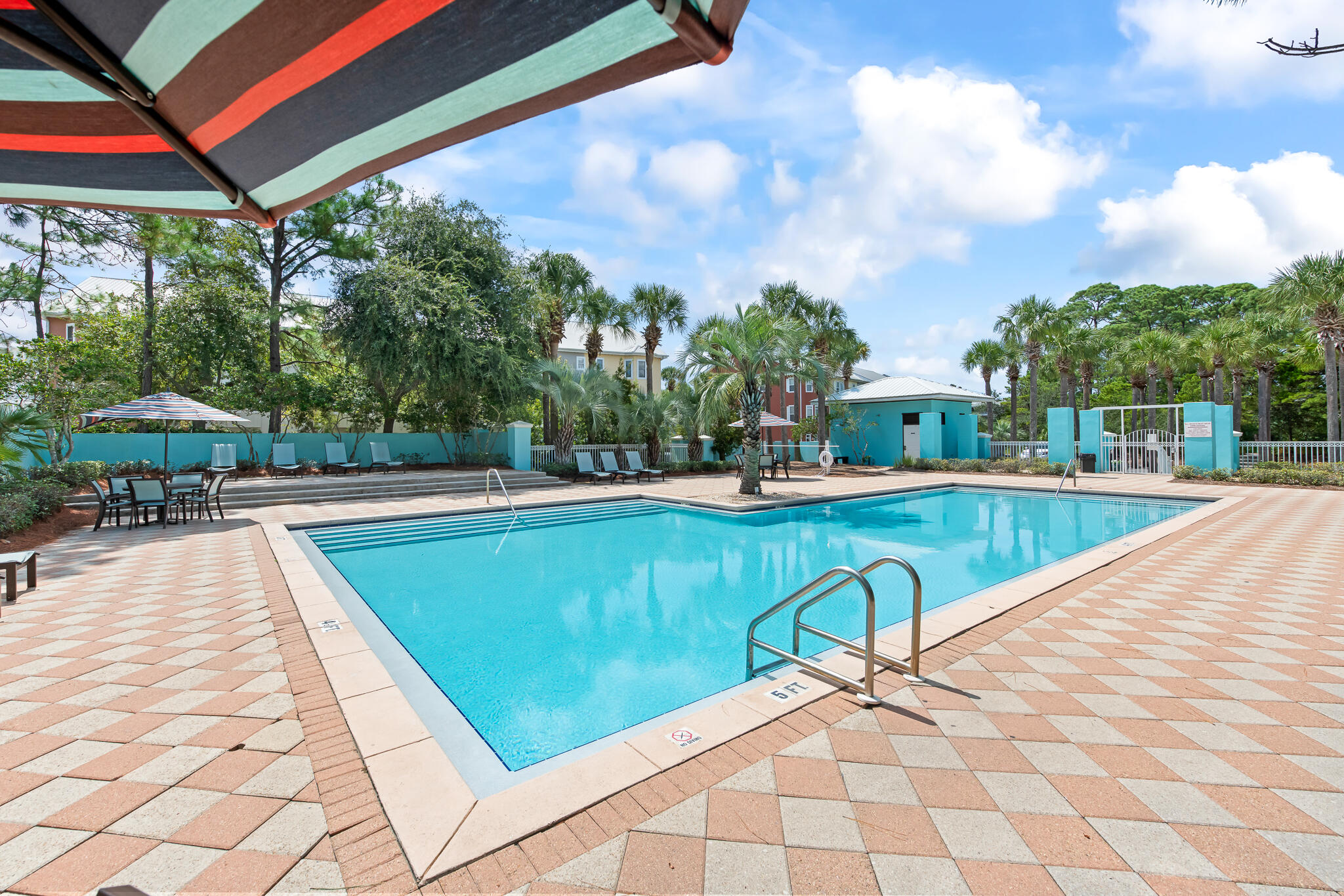 Gulf Place Courtyard - Residential