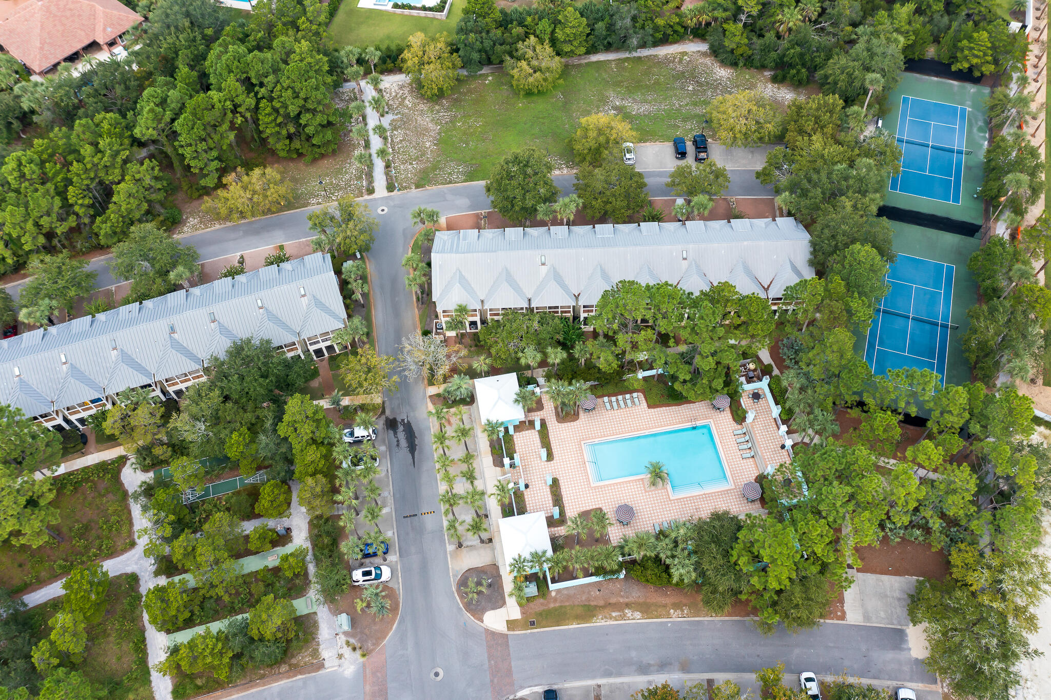 Gulf Place Courtyard - Residential