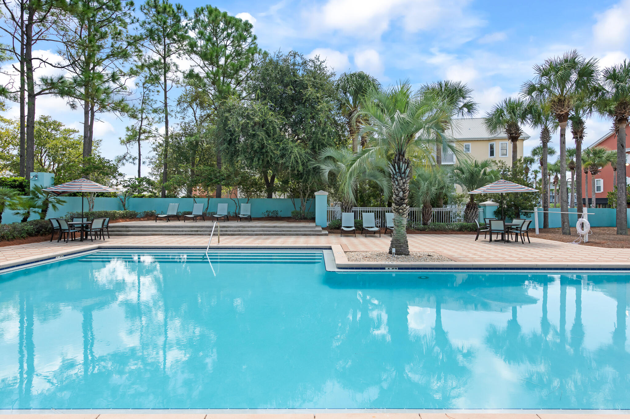 Gulf Place Courtyard - Residential