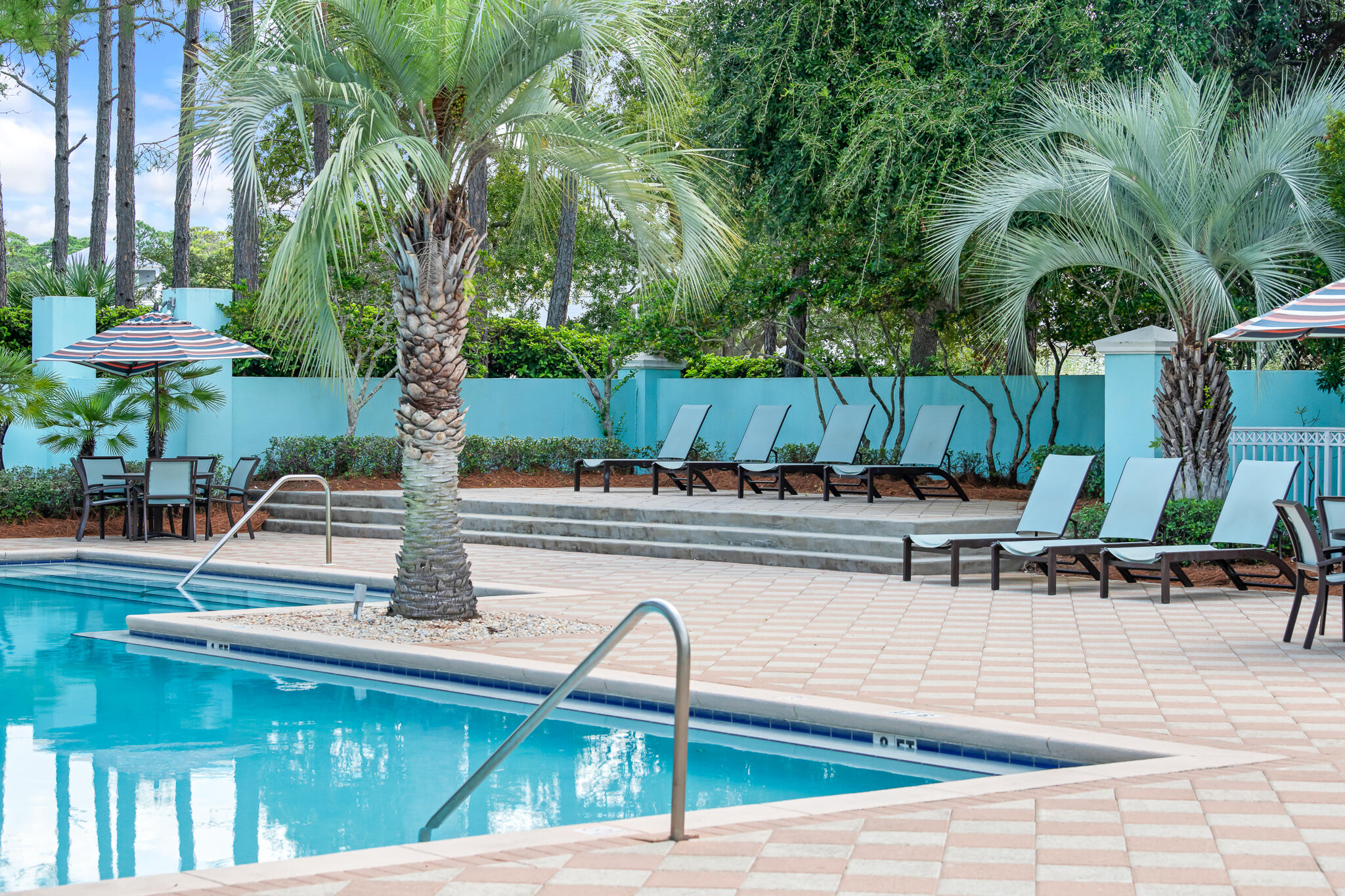 Gulf Place Courtyard - Residential