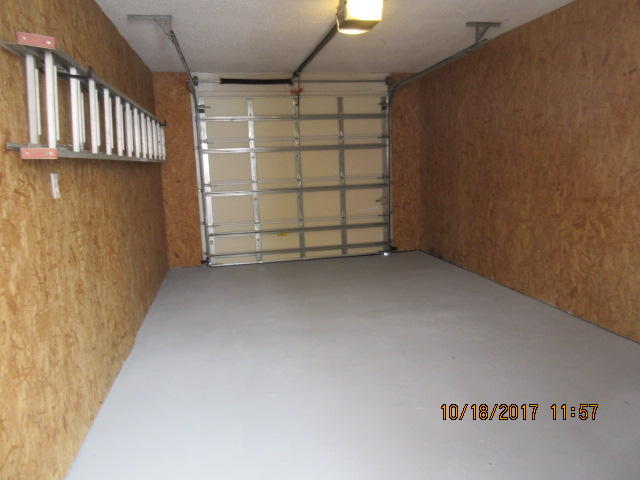 PINE SHADOWS T/H - Residential