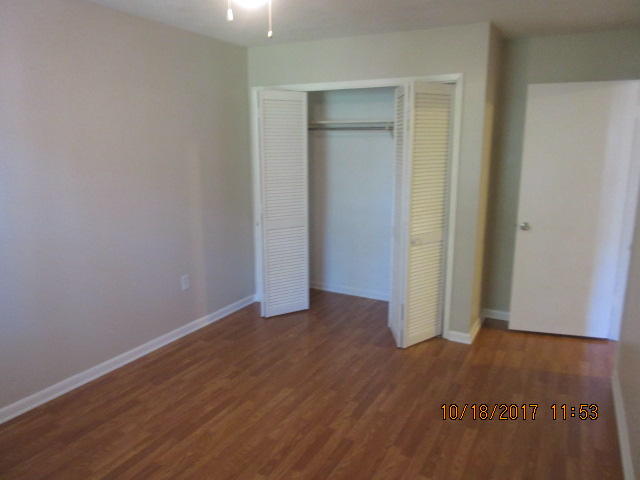 PINE SHADOWS T/H - Residential