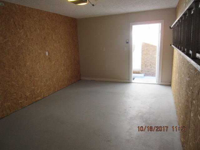 PINE SHADOWS T/H - Residential