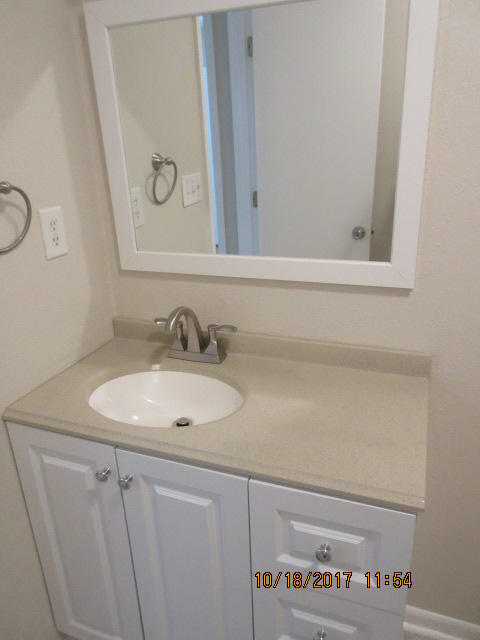 PINE SHADOWS T/H - Residential