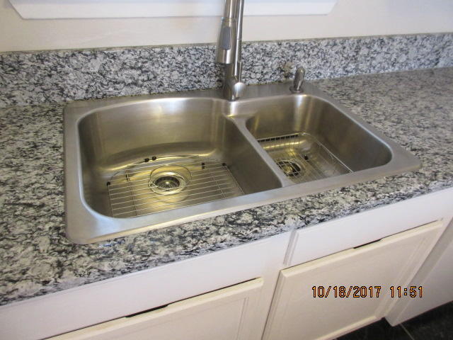 PINE SHADOWS T/H - Residential