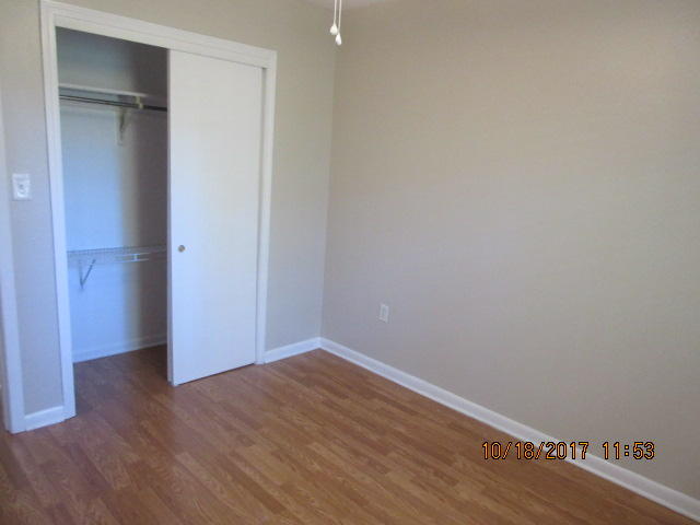 PINE SHADOWS T/H - Residential