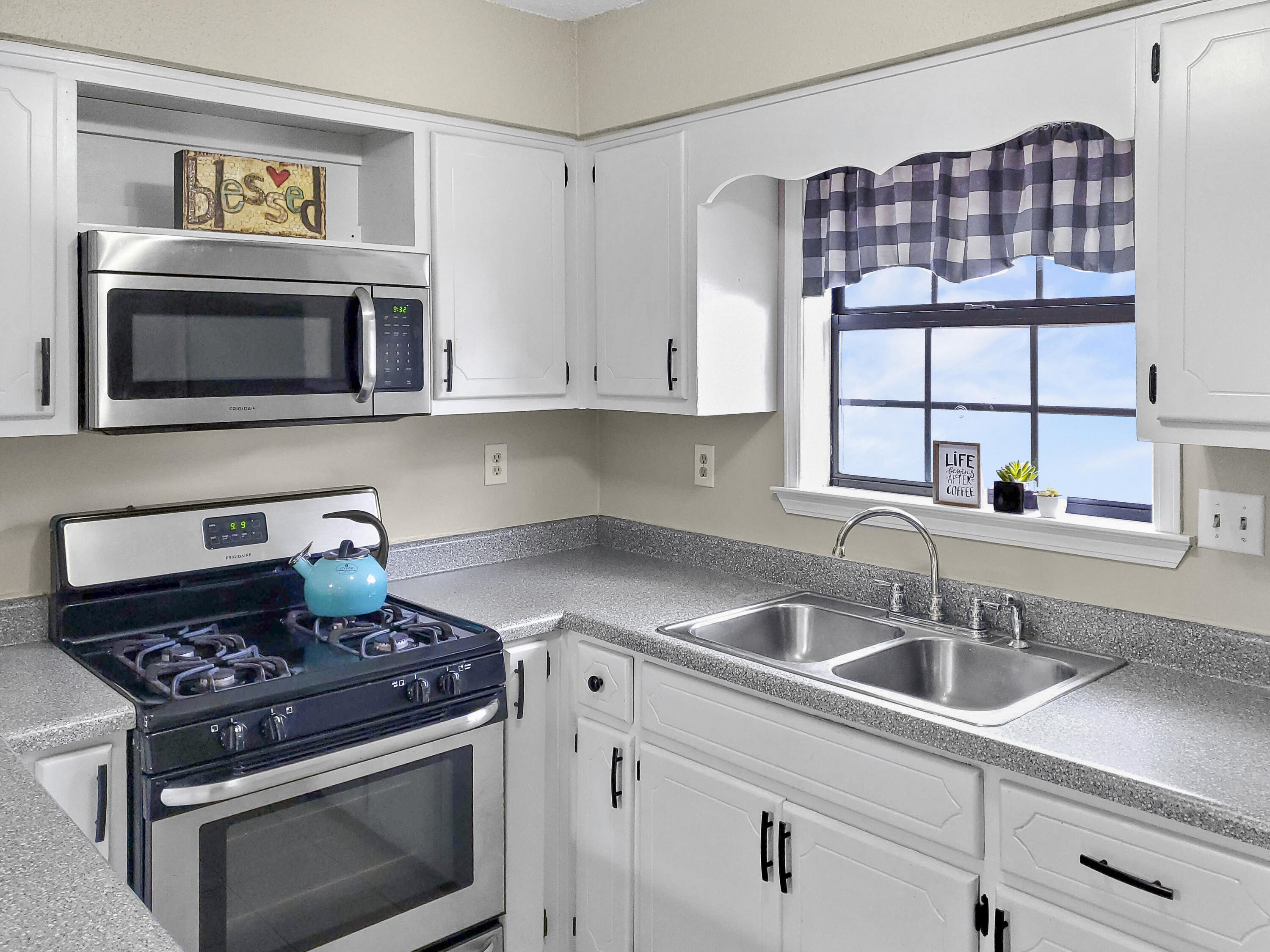 SHOAL CREEK MANOR - Residential