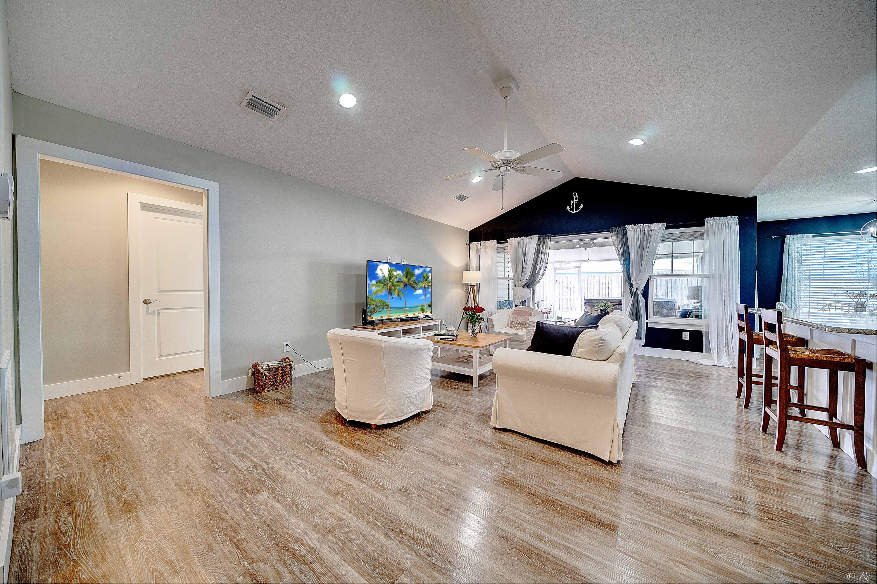 LAGUNA BEACH 7TH ADDN - Residential