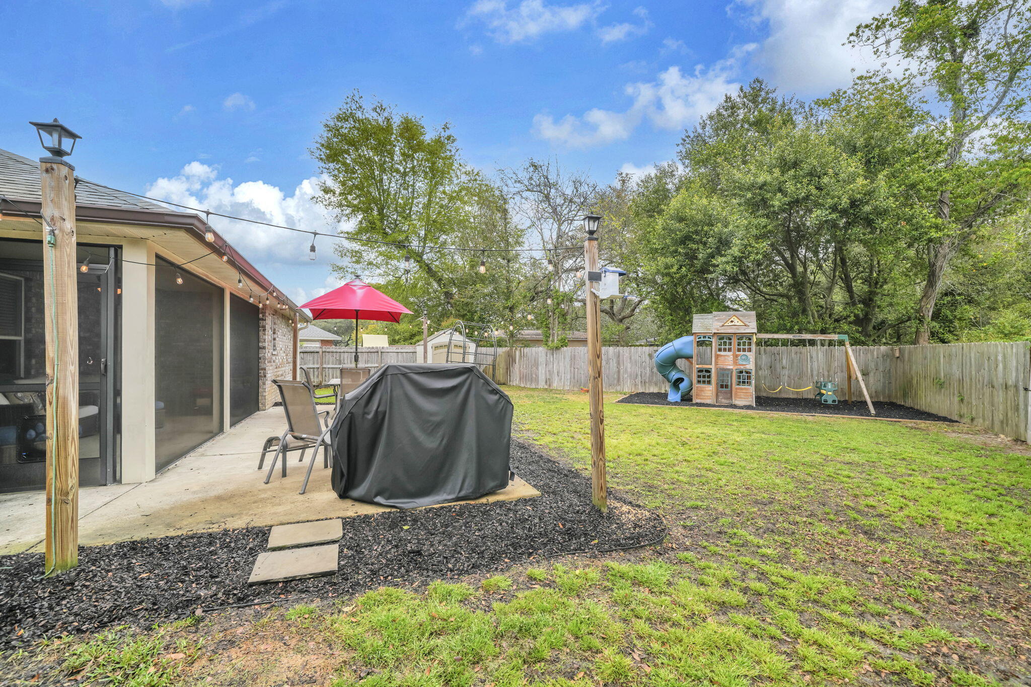 WINTHROP PLACE 1ST ADD LOT 10 BLK C - Residential