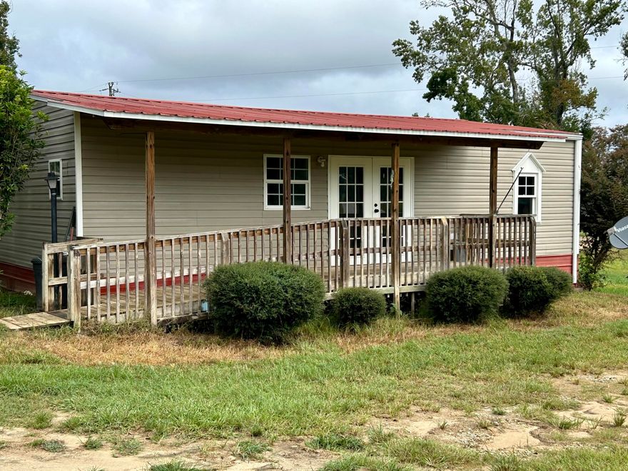 Renovated 2 bedroom, 1 bath, mobile home in move in condition. This would make a good vacation home or rental. It is within an hour drive to beaches.  New laminate floor covering, new kitchen cabinets, stainless steel kitchen sink, smooth top stove, refrigerator, washer & dryer. 124 ft well is about 5 years old. Freshly painted interior, newer windows, metal roof, covered front porch with handicapped ramp. Central heat/air unit is about 12 years old.  This was previously a beauty shop.