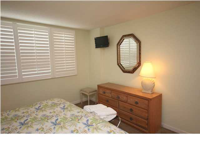 ISLANDER CONDO PH I - Residential