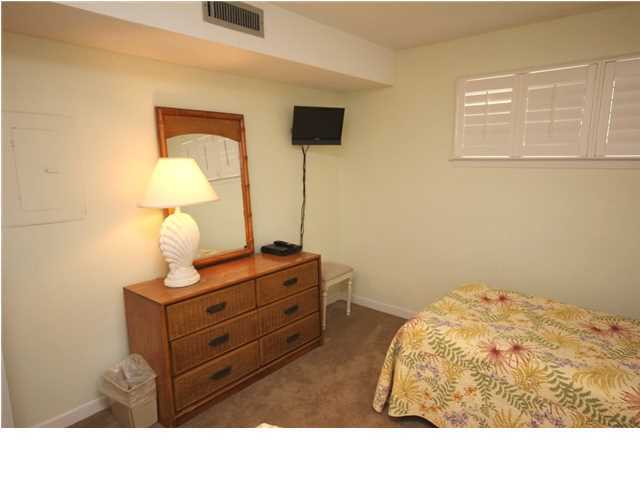 ISLANDER CONDO PH I - Residential