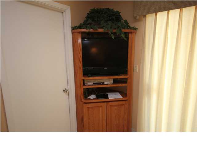 ISLANDER CONDO PH I - Residential