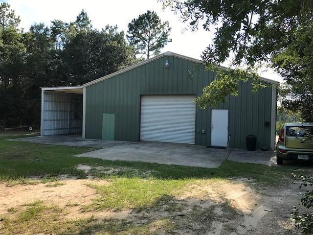 LAKE ARTHUR ESTATES/ Note: access to all amenities, but this property owes no HOA fees - Residential