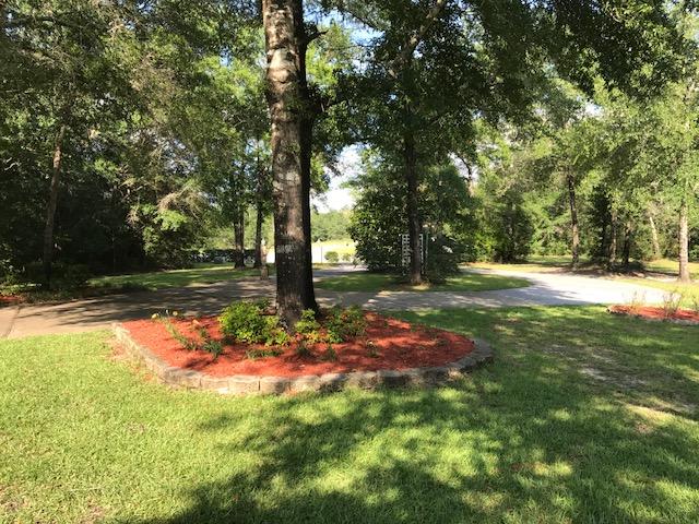 LAKE ARTHUR ESTATES/ Note: access to all amenities, but this property owes no HOA fees - Residential