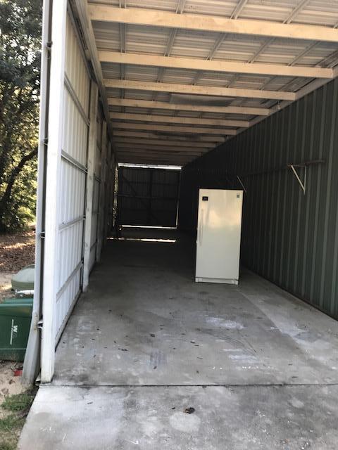 LAKE ARTHUR ESTATES/ Note: access to all amenities, but this property owes no HOA fees - Residential