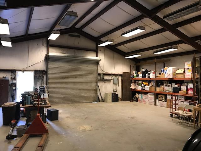 LAKE ARTHUR ESTATES/ Note: access to all amenities, but this property owes no HOA fees - Residential