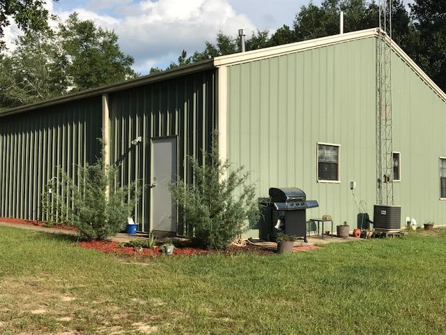 LAKE ARTHUR ESTATES/ Note: access to all amenities, but this property owes no HOA fees - Residential