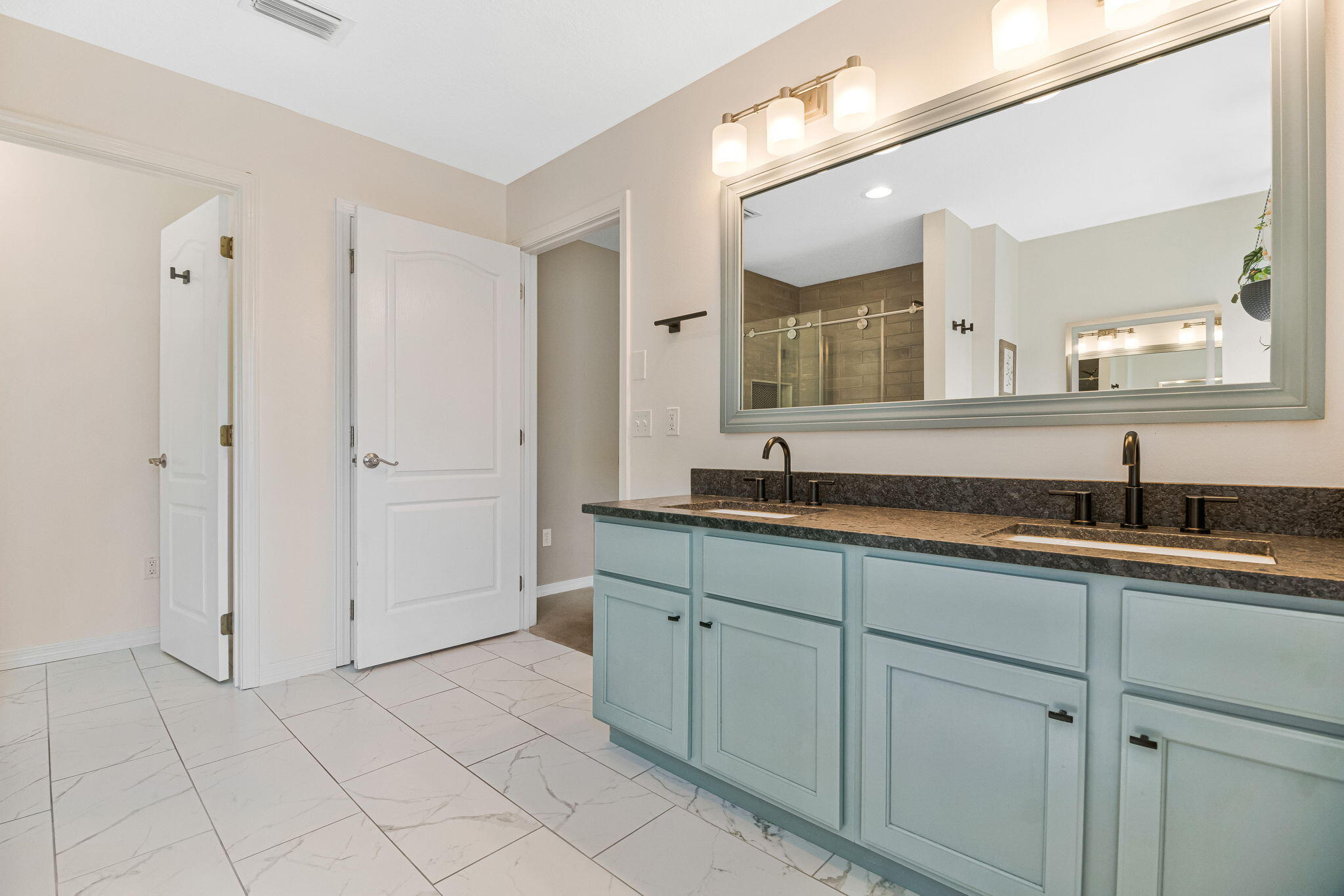 QUAYSIDE VILLAGE PH III - Residential