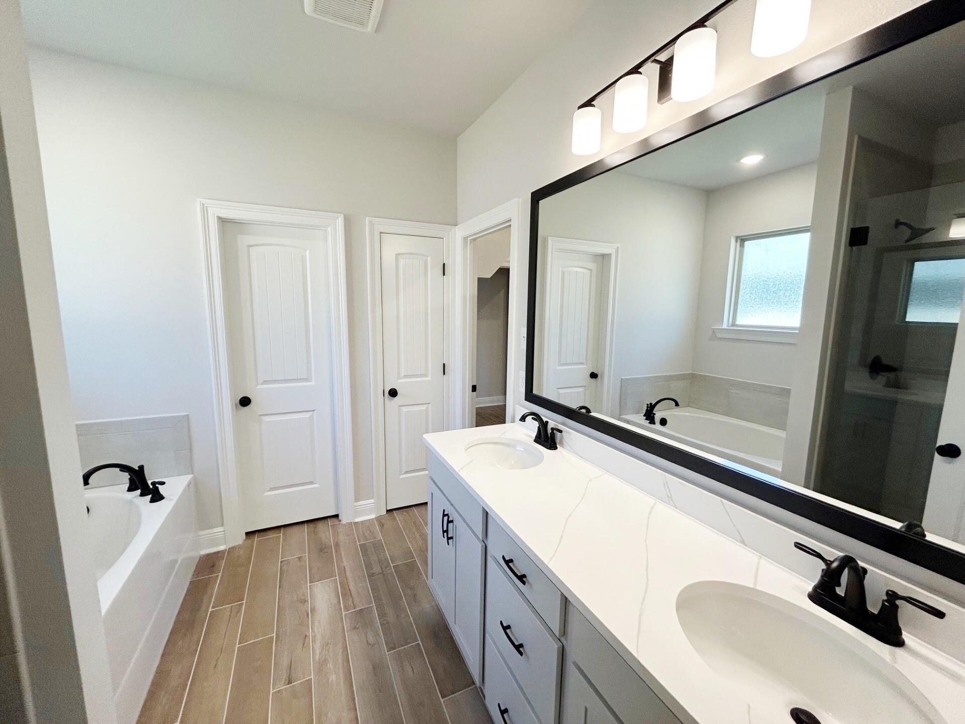 HAMMOCK BAY - STARBURST - Residential