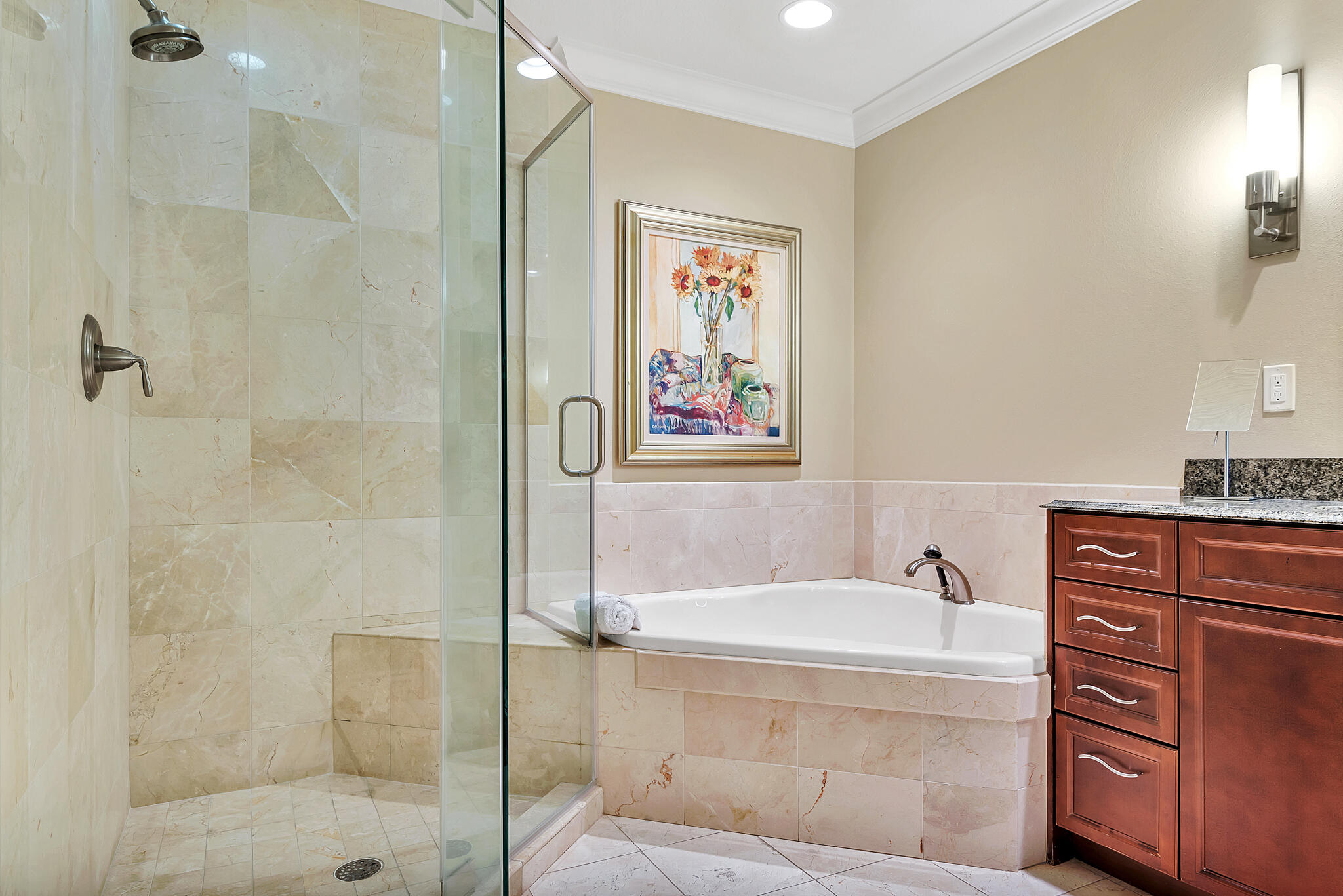 EMERALD GRANDE - Residential