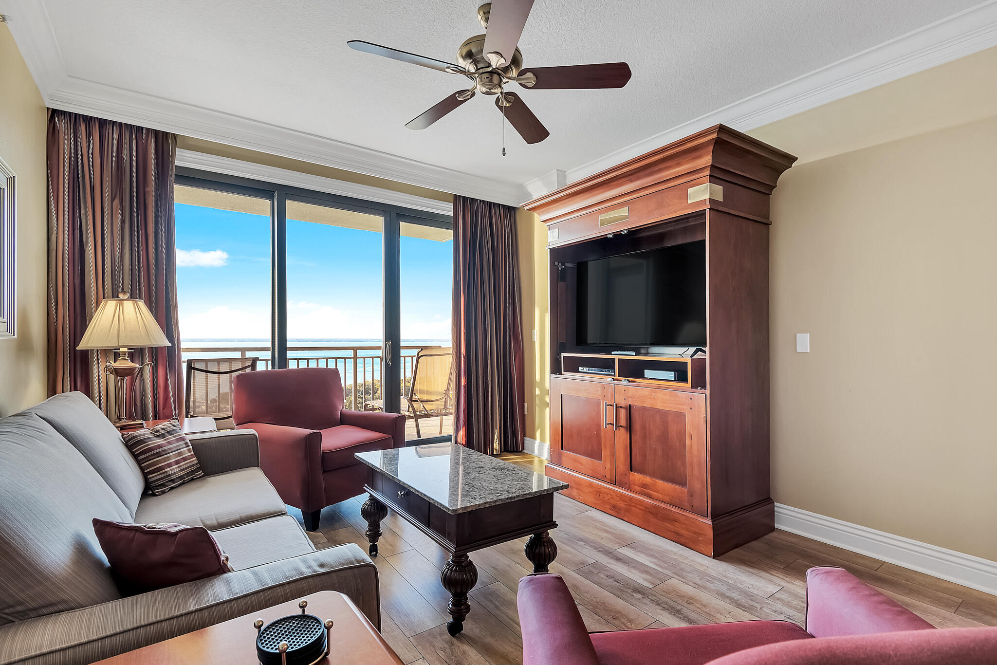 EMERALD GRANDE - Residential