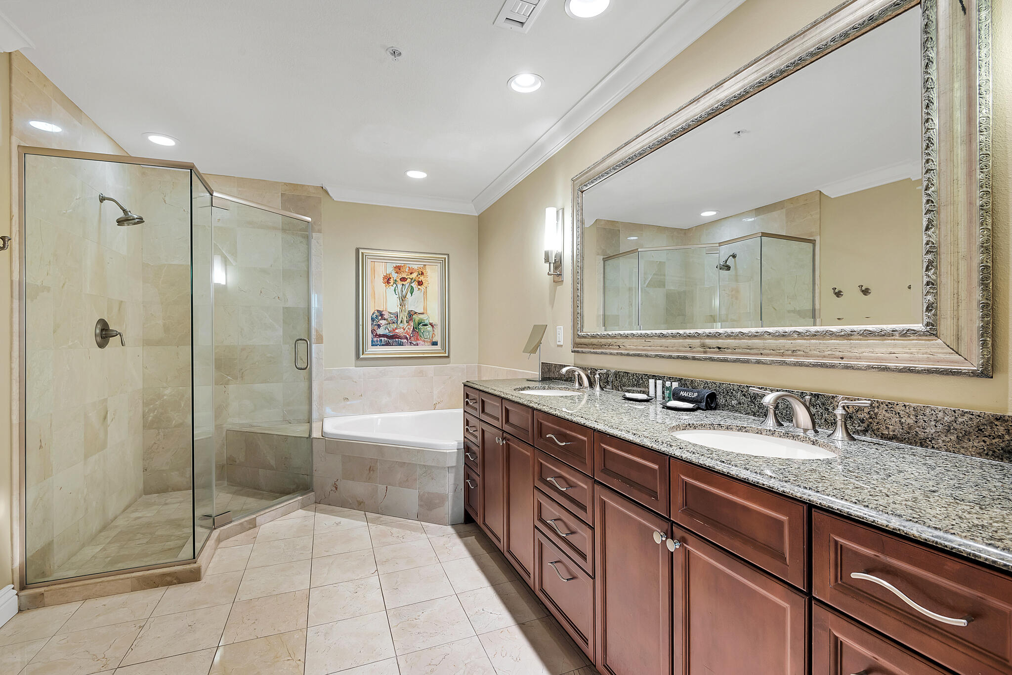 EMERALD GRANDE - Residential