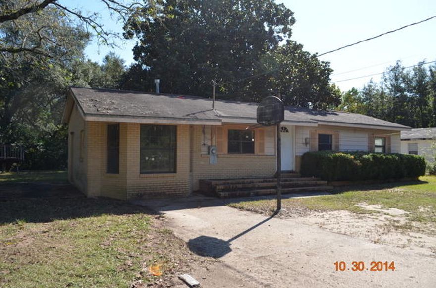 This property is an REO home. In the heart of Niceville this home is just over 1000 square feet, 3 bedrooms and 1 bath and sits at the end of the street on over 1/2 acre. This home needs work and will only qualify for FHA 203k financing or cash. A great potential rental property. Bring your tools and shine this one up!