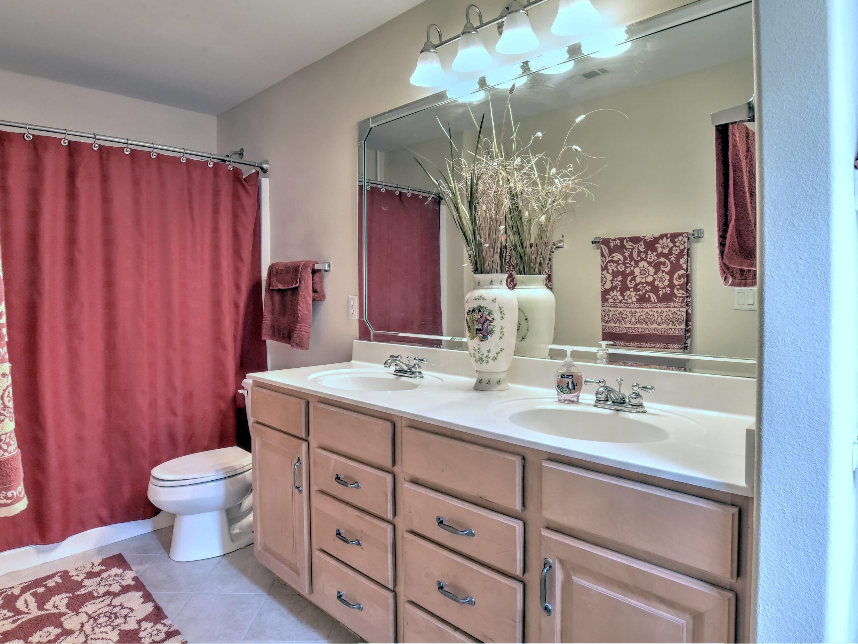 TOWN OF SANTA ROSA - Residential