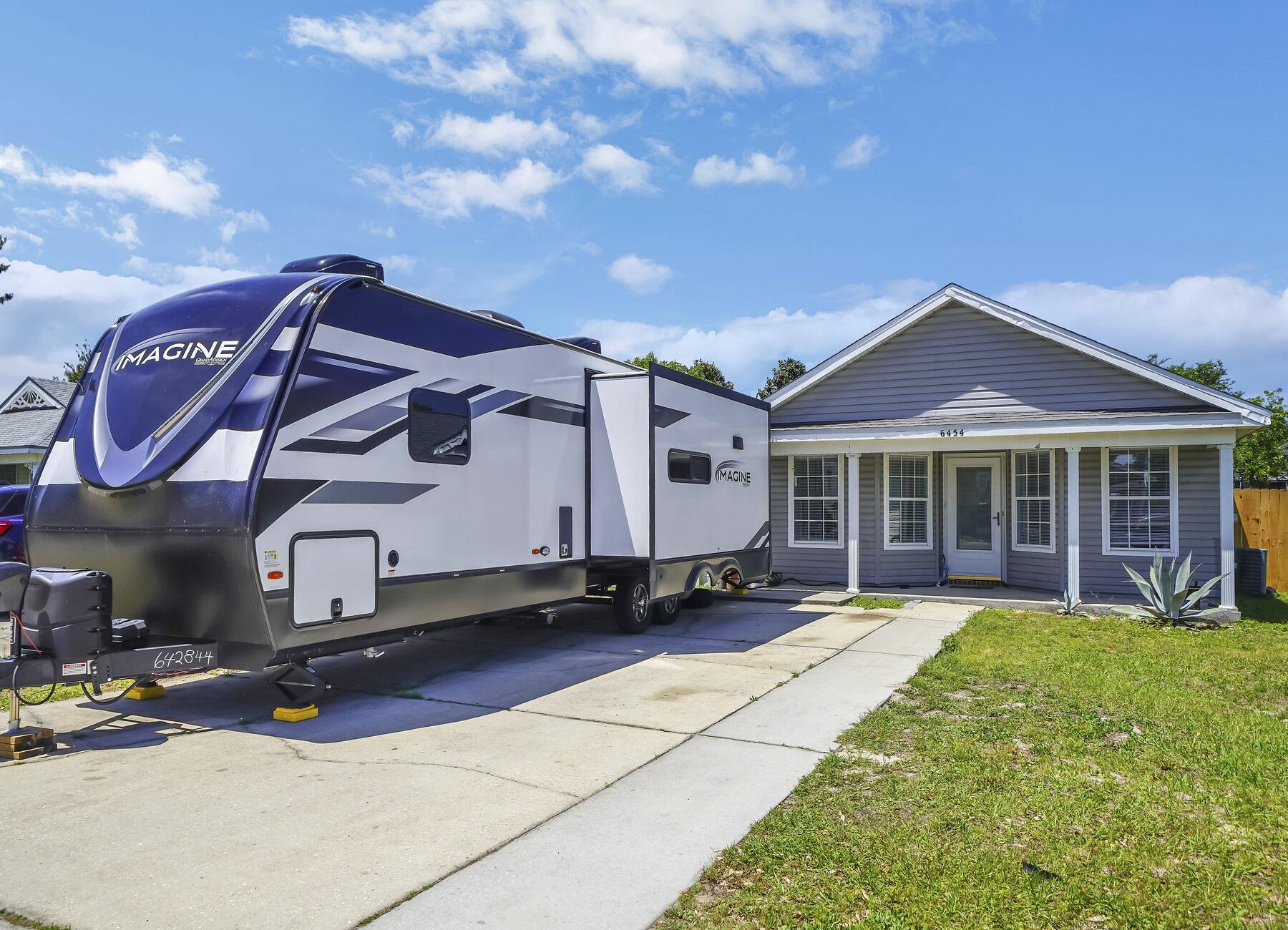 LIGHTHOUSE POINTE - Residential