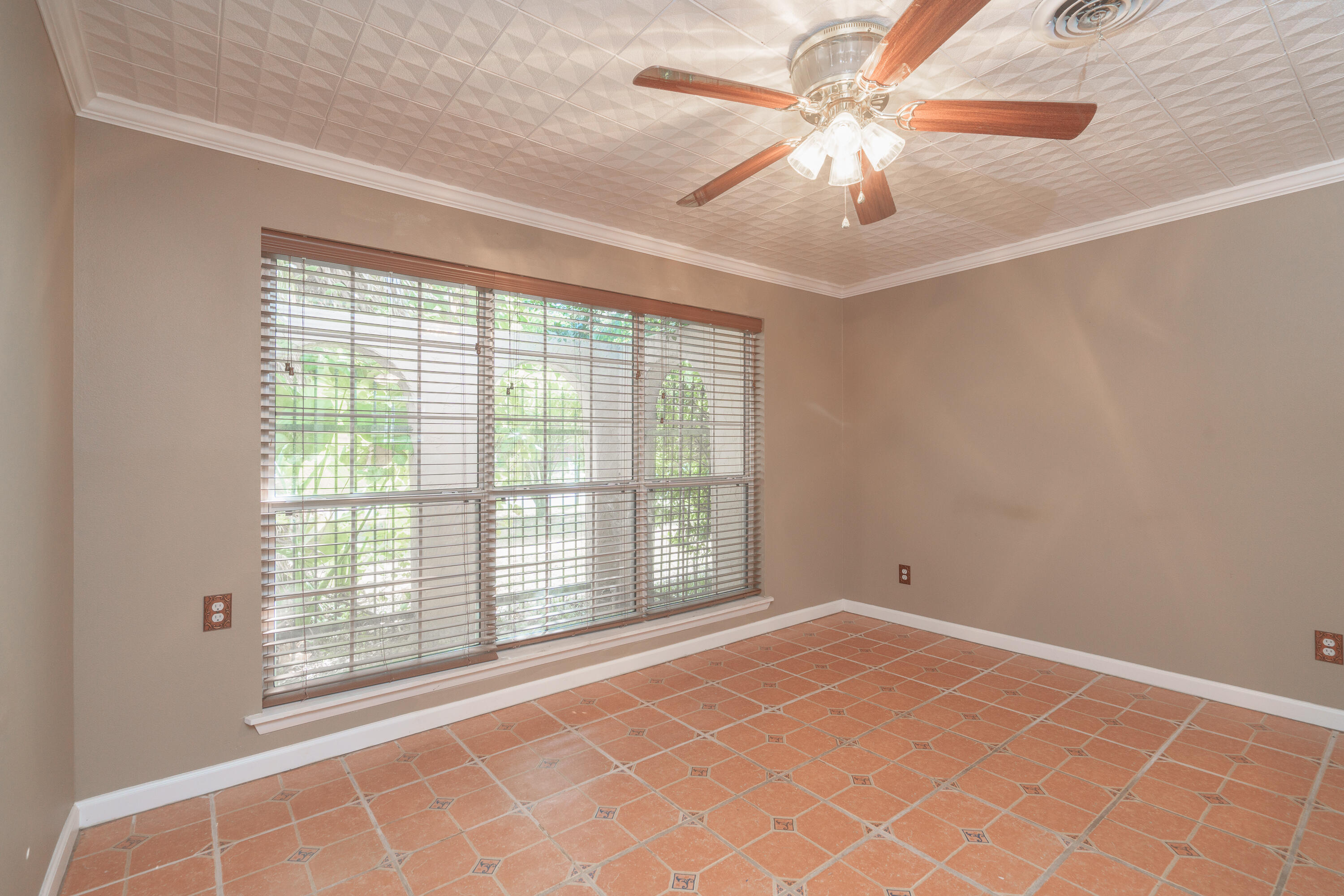 GARNIERS BEACH 6TH - Residential
