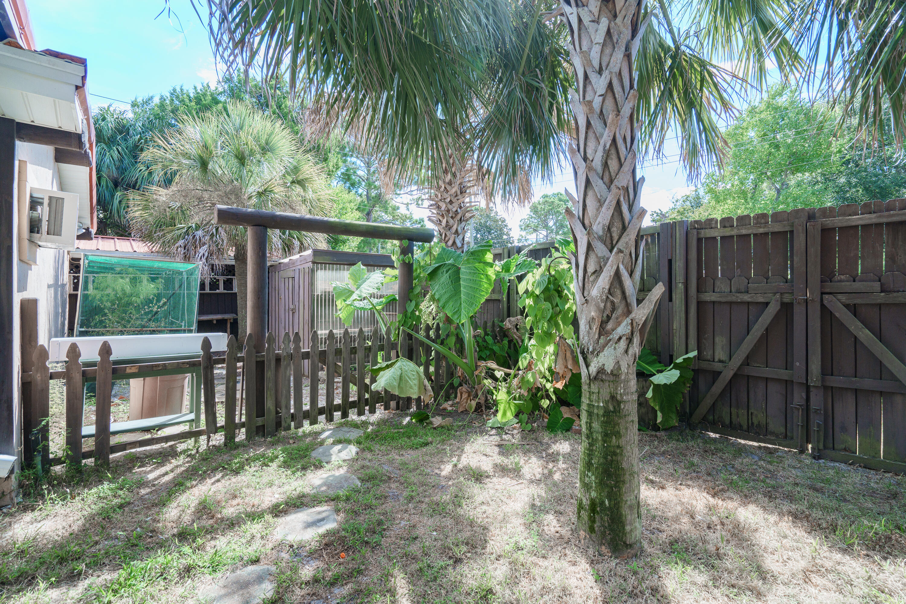 GARNIERS BEACH 6TH - Residential