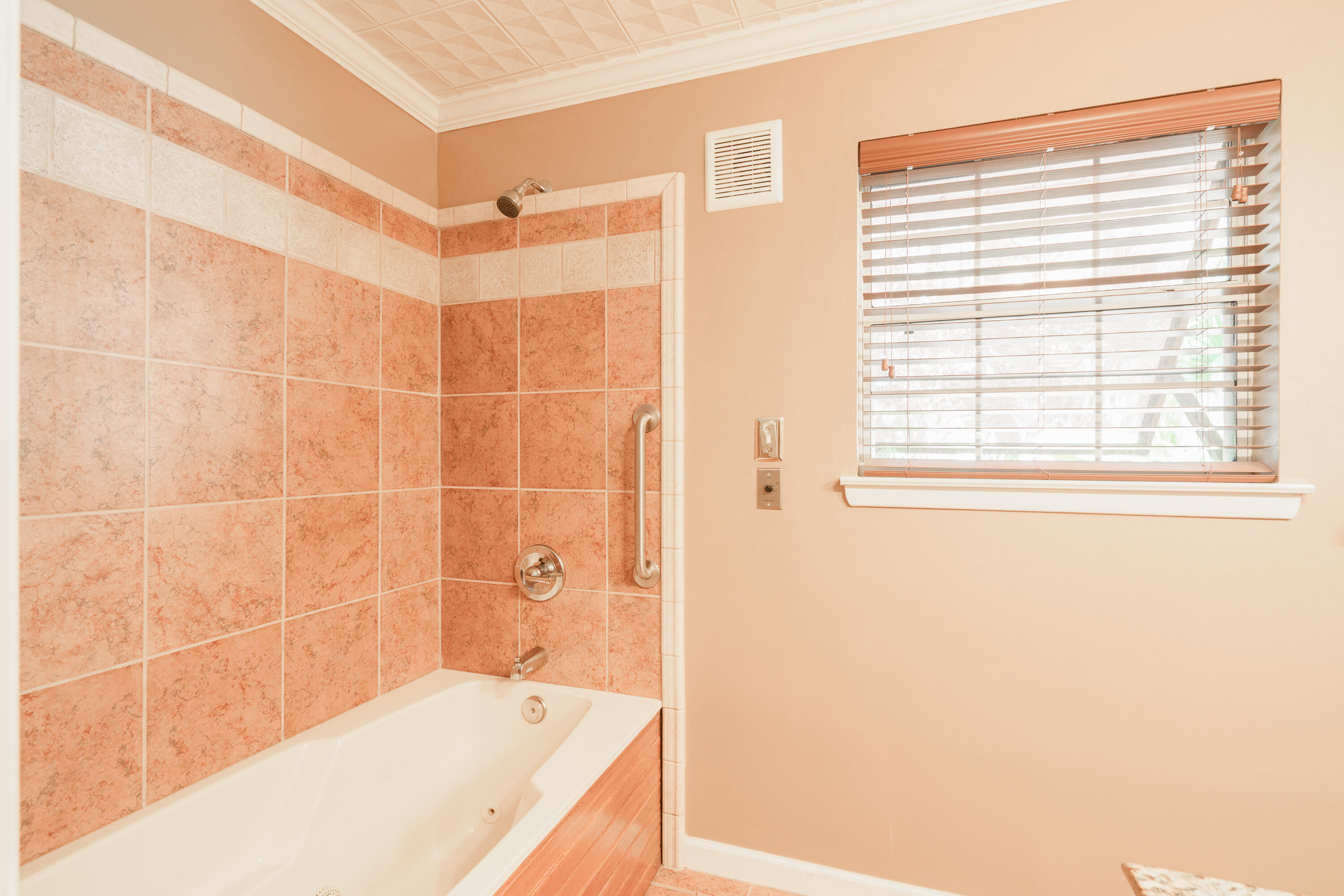 GARNIERS BEACH 6TH - Residential