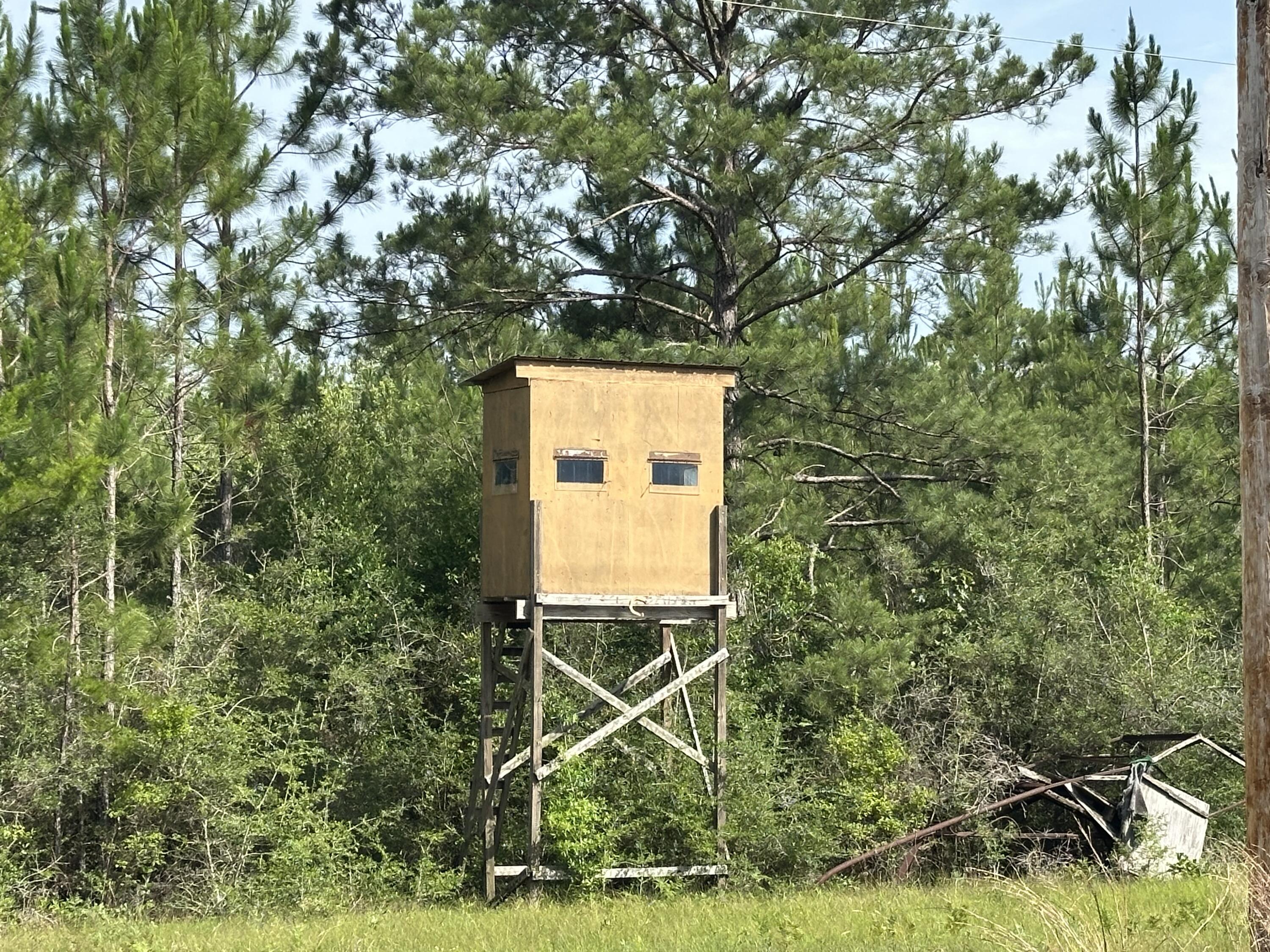 NO RECORDED SUBDIVISION - Land