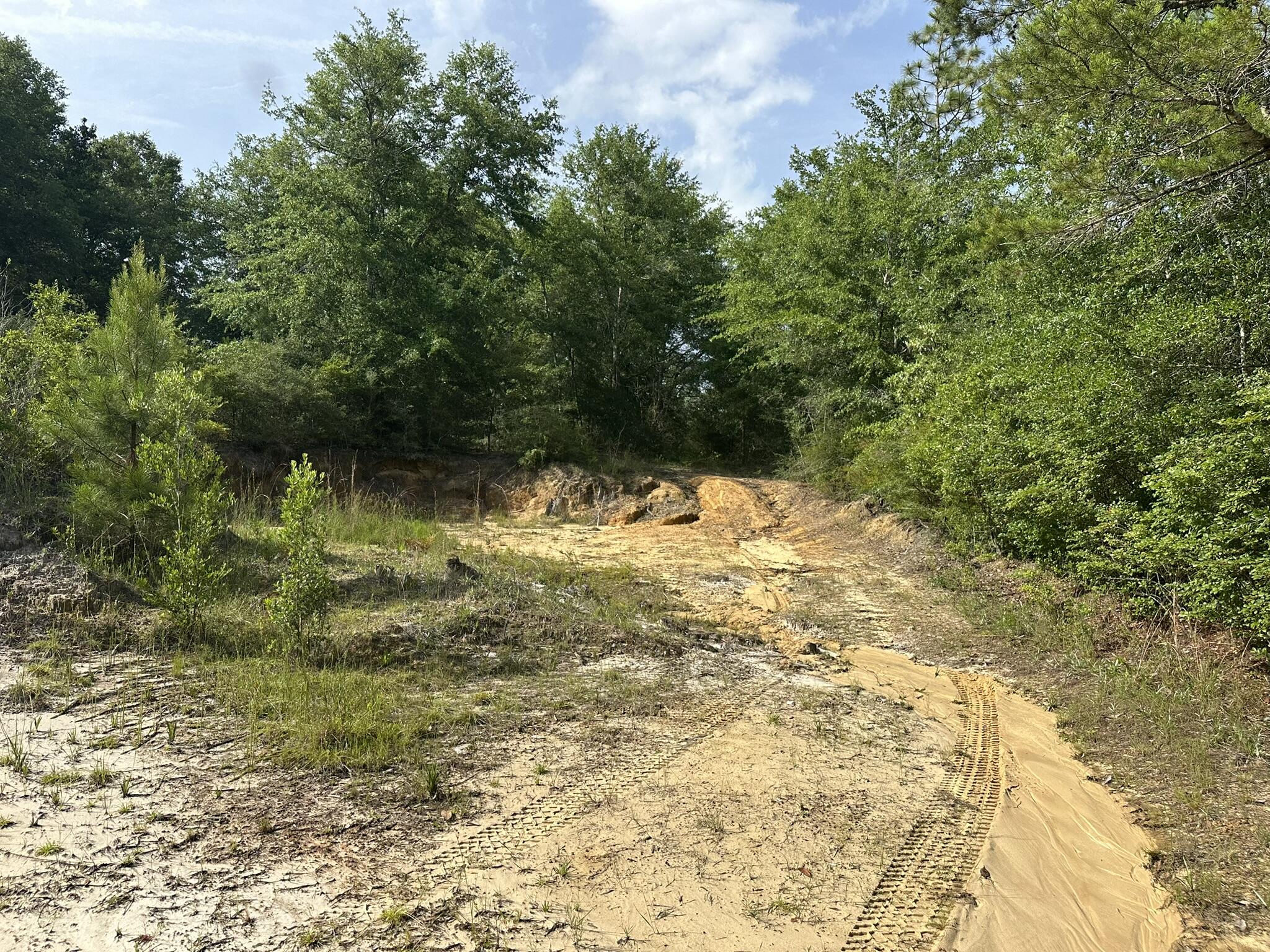 NO RECORDED SUBDIVISION - Land