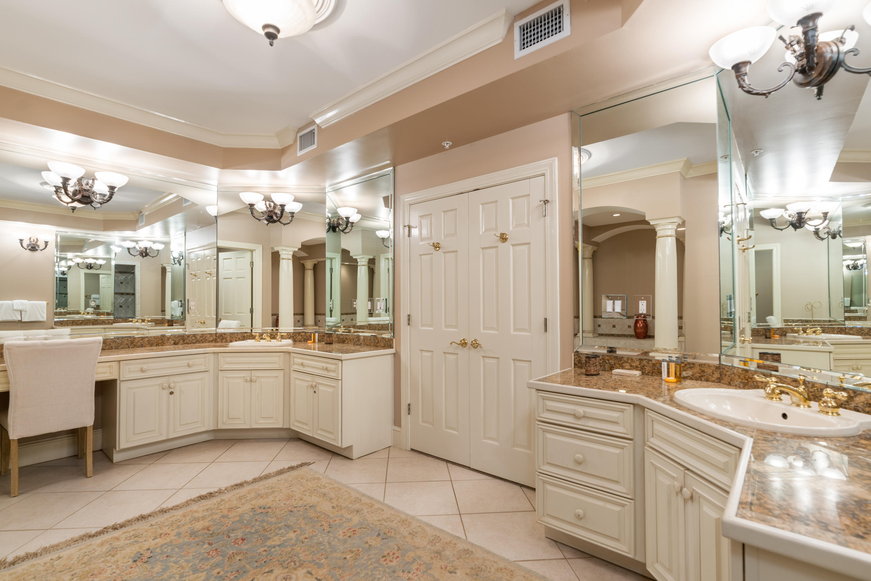 INN AT CRYSTAL BEACH (SUMMERCHASE CONDO) - Residential