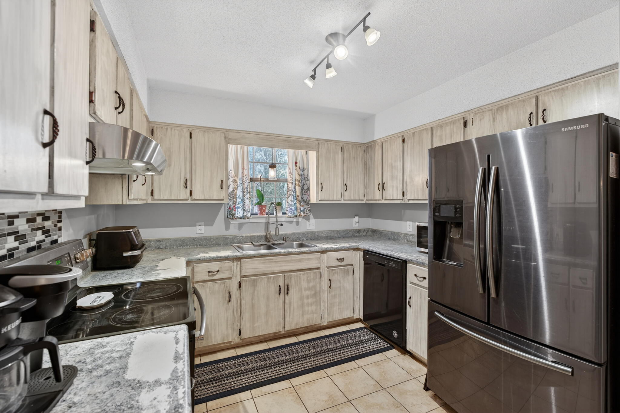 FOXWOOD ESTATES 1 - Residential