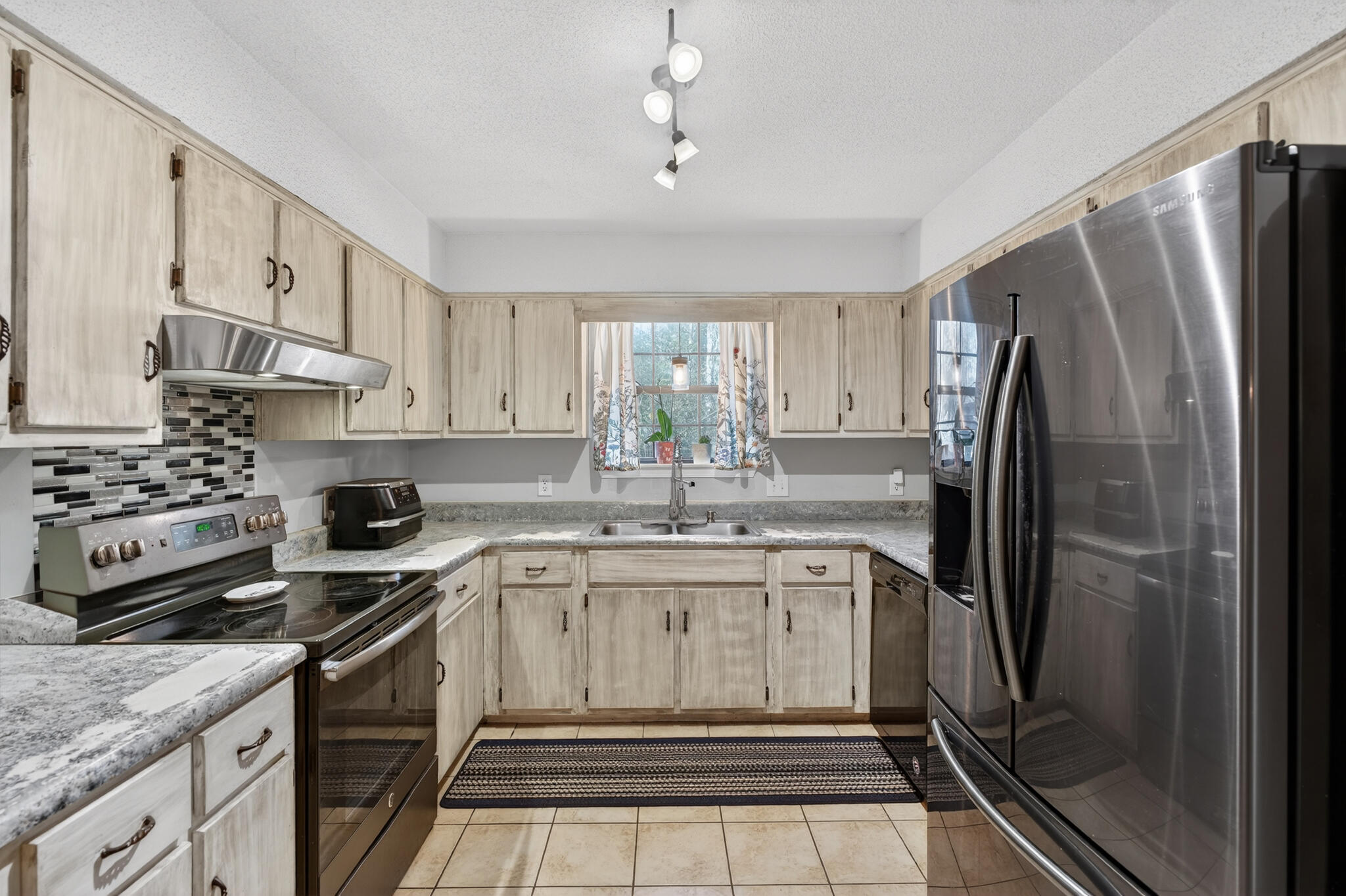 FOXWOOD ESTATES 1 - Residential