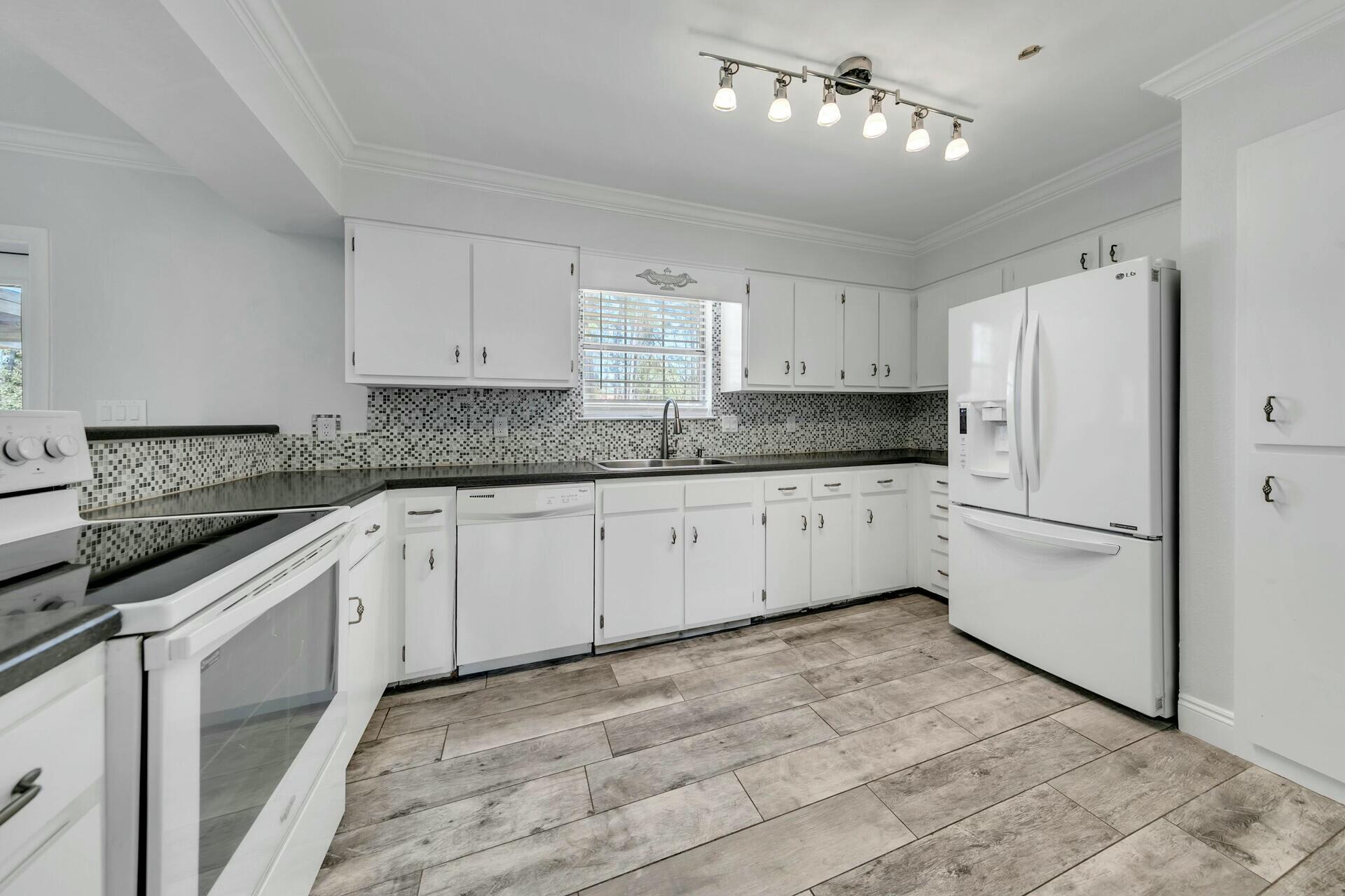 KELL-AIRE GARDENS - Residential