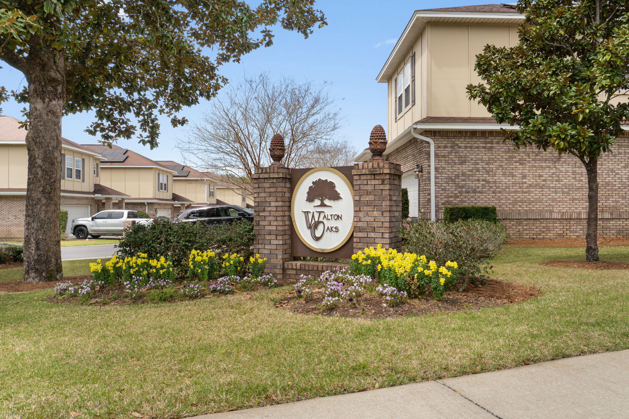 WALTON OAKS TOWNHOMES - Residential
