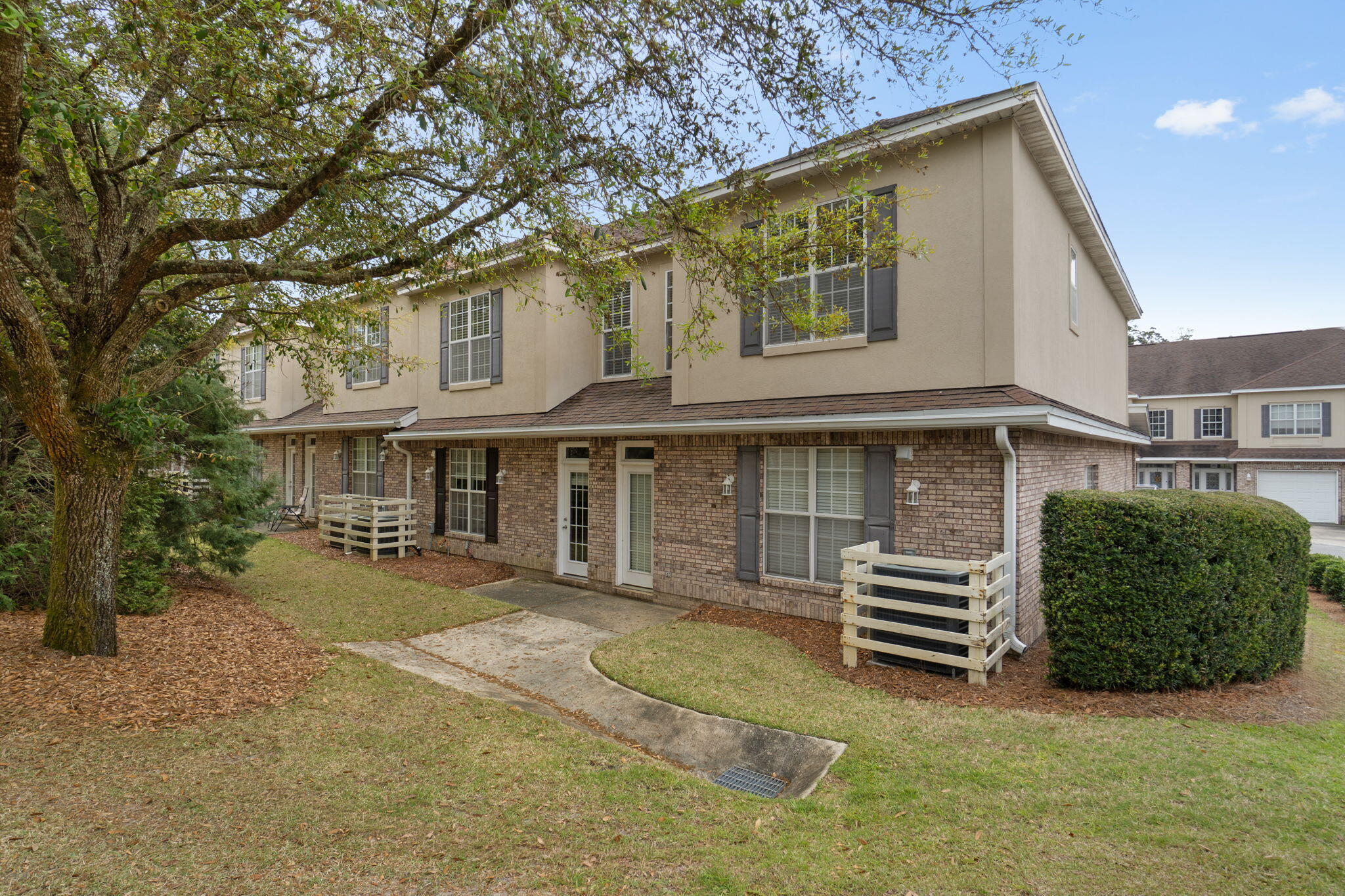 WALTON OAKS TOWNHOMES - Residential